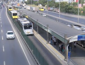 Metrobüs kazası yürkleri ağıza getirdi!