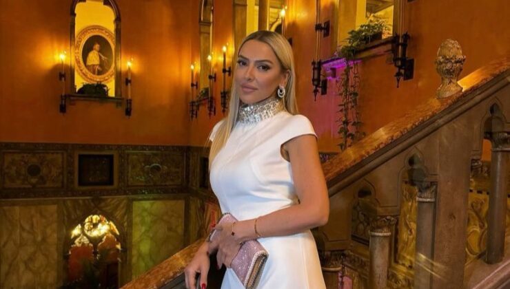 Hadise Venedik’te maskeli pozlar verdi!