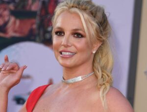 Şarkıcı Britney Spears kendisiyle evlendi!