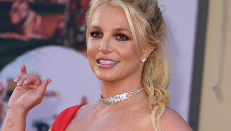 Şarkıcı Britney Spears kendisiyle evlendi!