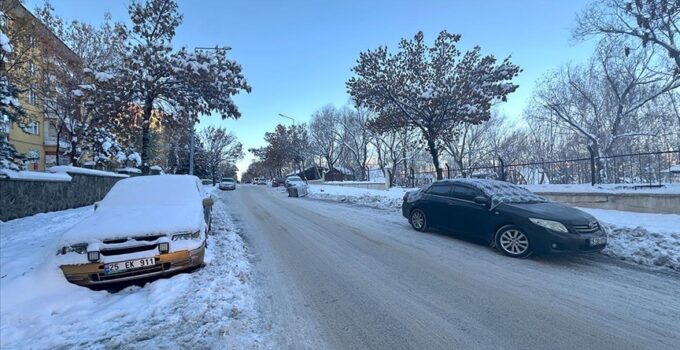 -18 dereceyi gördü! Bölgenin en soğuk şehri oldu