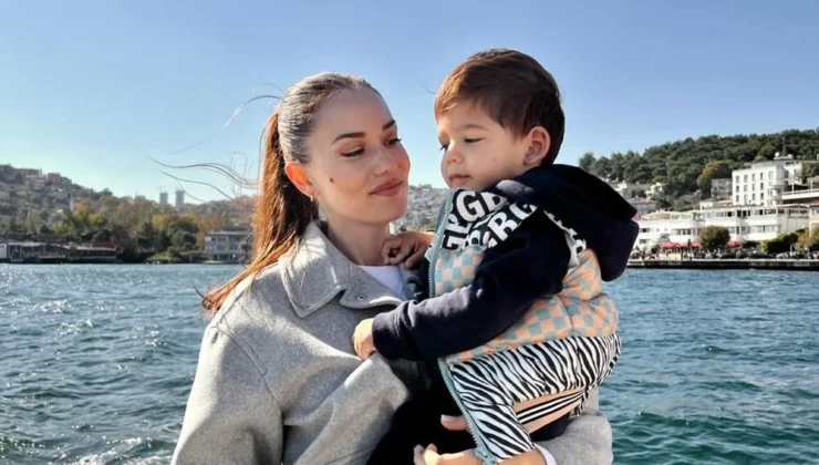 Fahriye Evcen’in oğulları ile Boğaz’da tekne keyfi!