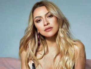 Hadise sarı saçlarından vazgeçti! İşte yeni imajı