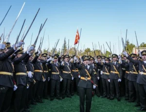 Teğmen Ebru Eroğlu’na ihraç talebi!