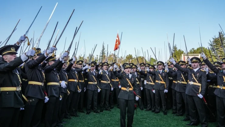 Teğmen Ebru Eroğlu’na ihraç talebi!