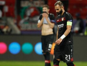 Milli futbolcu Ömer Toprak futbolu bıraktı!