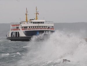 Çanakkale’de feribotlara fırtına engeli! Seferler iptal!