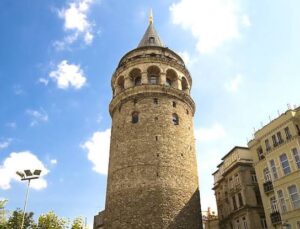 Galata Kulesinden düşen 19 yaşındaki genç hayatını kaybetti!