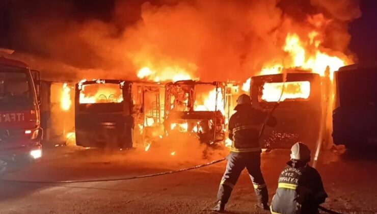 Burdur’da otopark yangını: Beş halk otobüsü kül oldu!