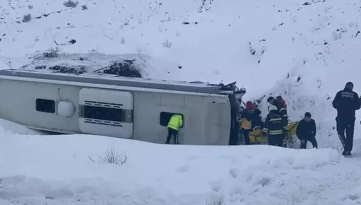 Erzincan-Sivas yolu üzerinde otobüs devrildi: 4 yaralı!