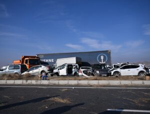 Van Erciş yolunda zincirleme kaza! 1 ölü 51 yaralı