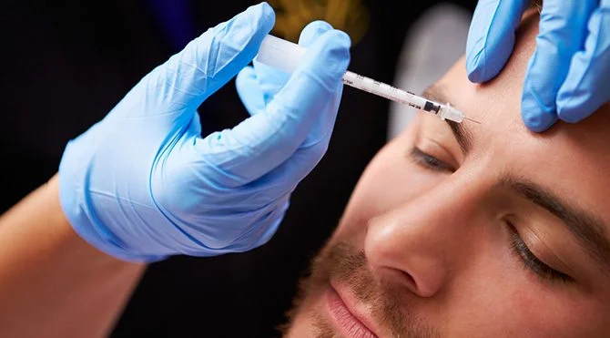 Korkunç olay! Alnına dolgu yaptırırken kör kaldı!