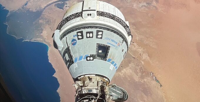 Uzayda mahsur kalan 2 astronotun eve dönüşü yine ertelendi