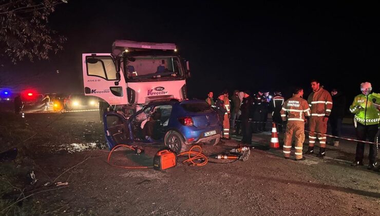 Bartın’da trafik canavarı can aldı! Kamyon dehşet saçtı!