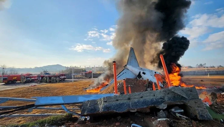 Güney Kore’de Uçak Kazası! Alev topuna dönen uçaktan son mesaj!