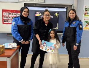 Şehit kızının buruk karne günü!