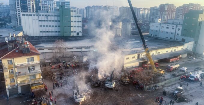 Konya’da çöken binadan kurtulanlar o anları anlattı: ‘Gözümün önünde çöktü’