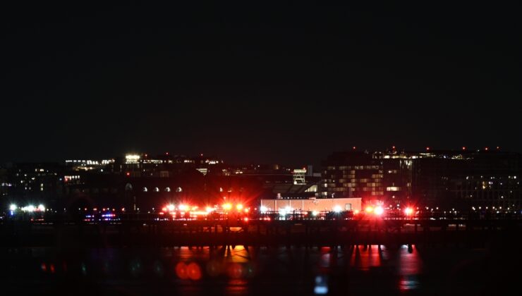 ABD’de Askeri Helikopter Yolcu Uçağıyla Çarpıştı!