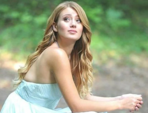 Gizem Karaca karnı burnunda ilk pozunu paylaştı!