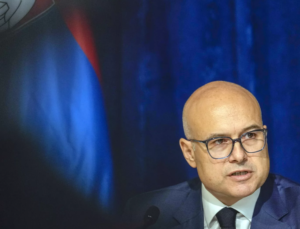 Protestolar ve baskıların ardından Sırbistan’da Başbakan istifa etti!