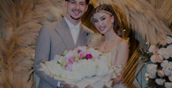 Ünlü futbolcu aşkı için annesini sildi!