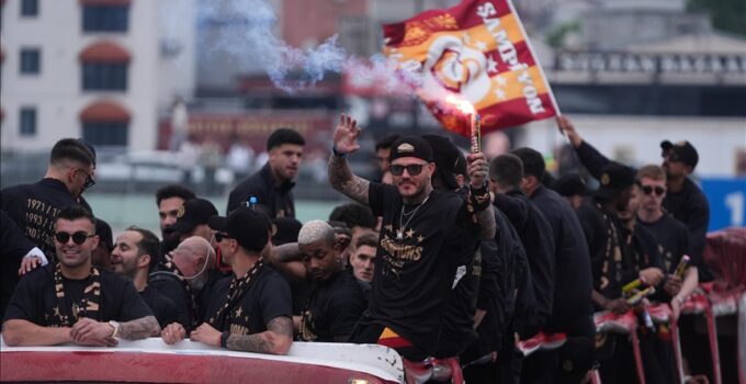 Galatasaray, 25. şampiyonluğunu coşkuyla kutladı
