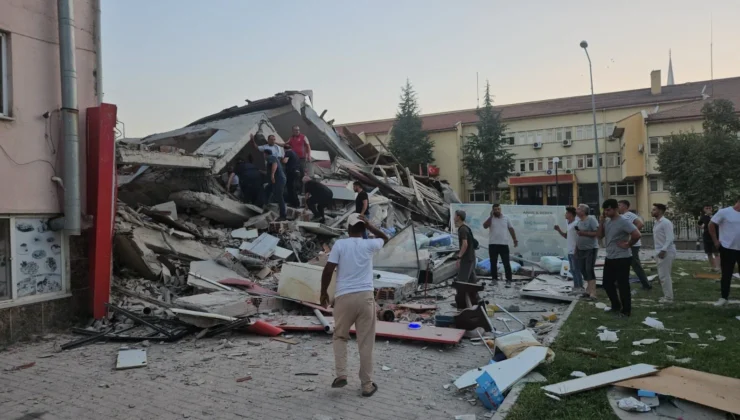 Balıkesir Sındırgı’da 6,1 büyüklüğünde deprem: 10’un üzerinde bina yıkıldı